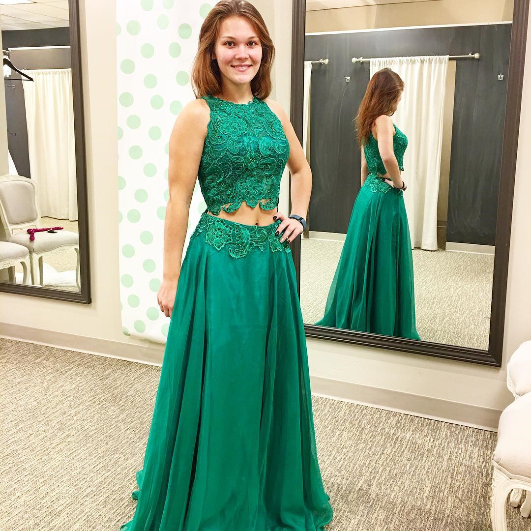 Elegant Green Prom Dress Two Piece A-line Prom Dresses 2018 High Collar Lace Applique Organza Long Formal Gowns Party Dresses Guest Gowns